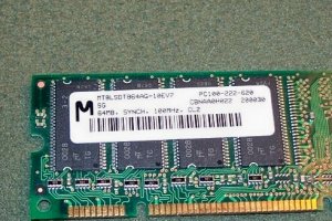 Micron 256MB Memory Module (SODIMM, 200-pin PC2700 ) - MT8VDDT3264HDG-335C3