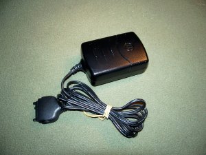 MOTOROLA PSM4940D AC DC ADAPTER 9V 400mA CELL PHONE CHARGER