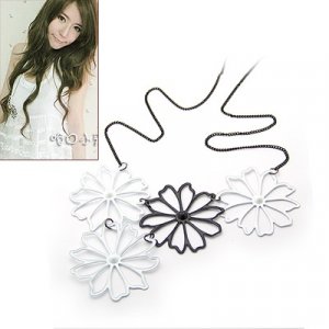 Stylish Flowers Chain Necklace