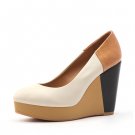 Fashionable Pointed-toe wedge heel shoe in white