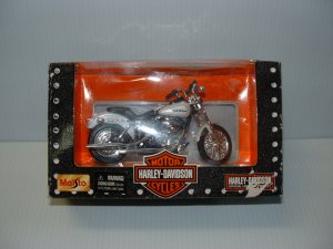 Harley-Davidson 2002 FXDL Dyna Low Rider1:18 Die-Cast Replica