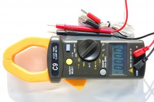 AC/DC True RMS Clamp-on Ammeter Volt Amp Ohm w/Capacitor Tester Type K Thermocoule