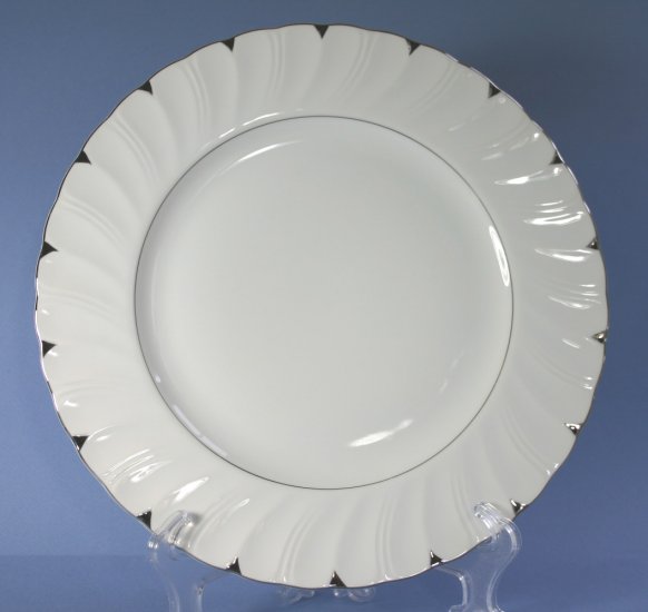 Harmony House China Heirloom 10" Dinner Plate