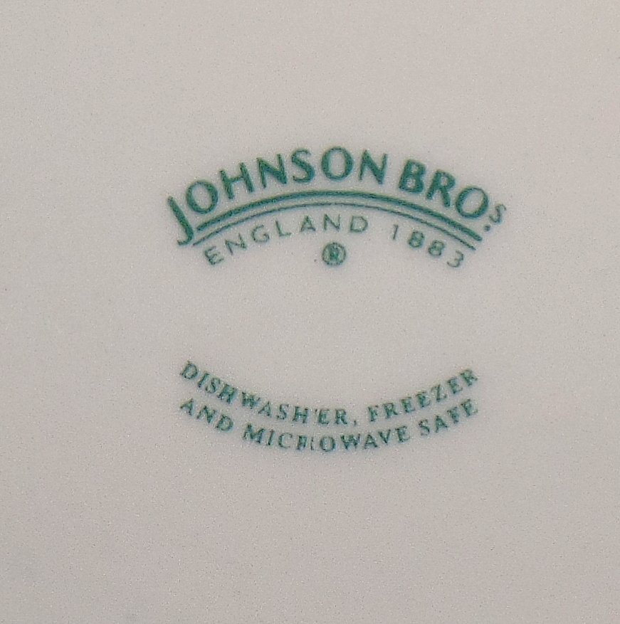 Johnson Brothers Willow Blue (England 1883) BowlScalloped 11 Inch