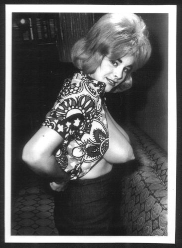 JANEY REYNOLDS TOPLESS NUDE HUGE HEAVY HANGING BOOBS POSE 5X7 NEW REPRINT #24