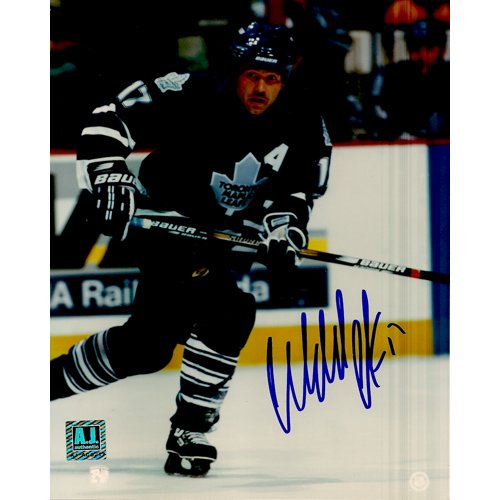 TORONTO MAPLE LEAFS WENDEL CLARK SIGNED 8x10 PHOTO + COA