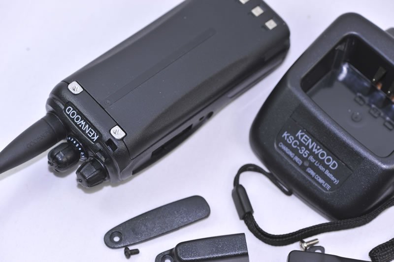 Kenwood 2Way Radio TK3307 UHF 440480MHz With KNB45L KSC35