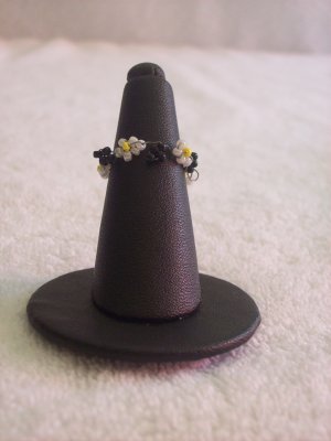 Daisy chain, black and white
