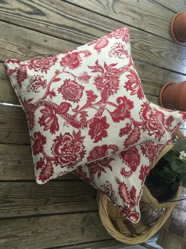 Decorative Red/White Floral Throw Scatter Pillow Cover 19&acirc;�� X 19&acirc;��