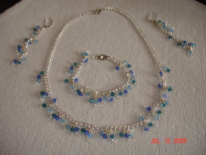 Beautiful Swarovski necklace,bracelet and earing set