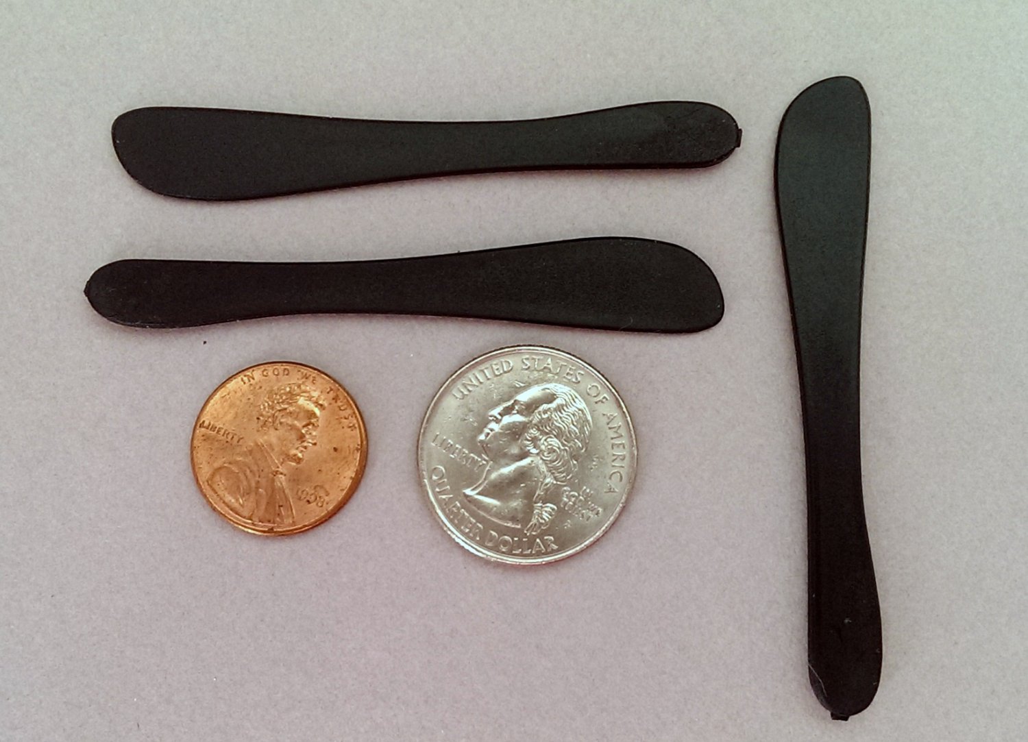 Pack of 100 Rounded Tip Plastic Cosmetic Spatula Black