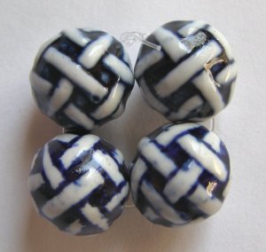 4 Porcelain Blue and White 14mm Round