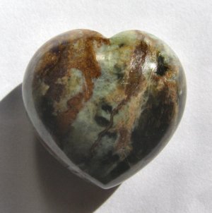 Serpentine 35x35 Carved Heart Pocket/Wrapping Stone
