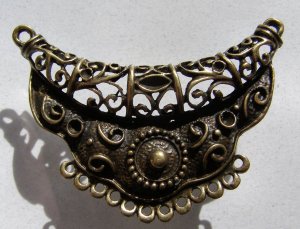 Brass Necklace Centerpiece 65x46