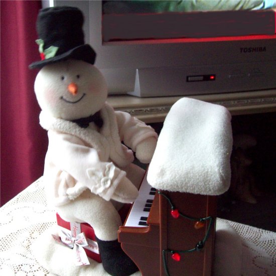 hallmark 2005 piano playing snowman