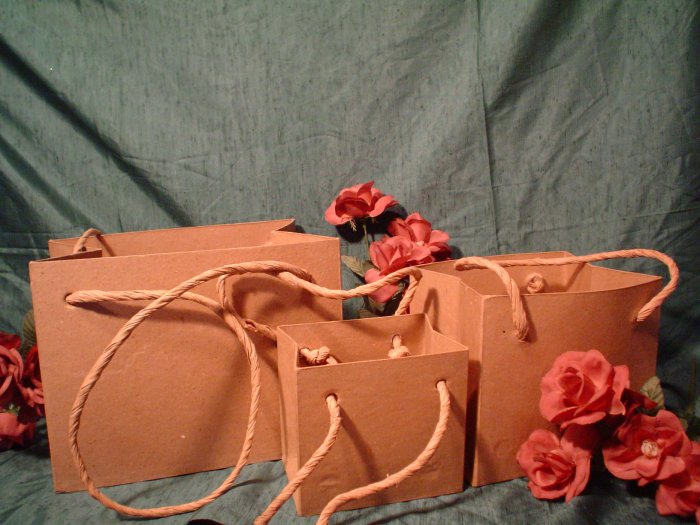 PAPER MACHE BAG SETREADY TO PAINTCLEARANCE ITEM