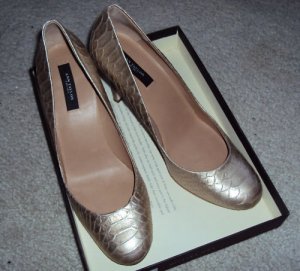 Ann Taylor Perfect Pump- VIVIAN  (Brand new, gold)