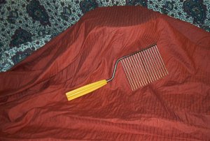 Cake Breaker  (Bakelite handle)