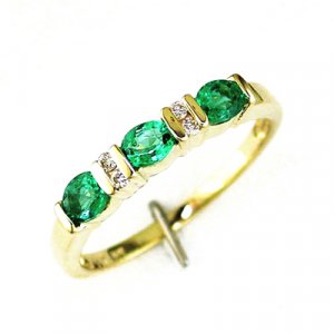 14K Gold Diamond and Emerald Ring