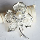 1 pc Rhinestone Crystal Diamante & Pearl Silver Flower Brooch Pin Jewelry Cake Decoration BR055