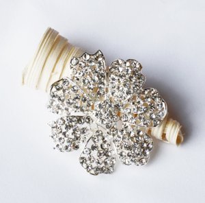 1 pc Rhinestone Crystal Diamante Silver Flower Brooch Pin Jewelry Wedding Cake Decoration BR073