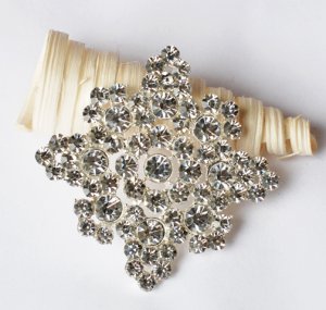 1 pc Rhinestone Crystal Diamante Silver Flower Brooch Pin Jewelry Wedding Cake Decoration BR096