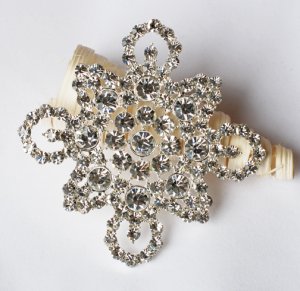 1 pc Rhinestone Crystal Diamante Silver Flower Brooch Pin Jewelry Wedding Cake Decoration BR097