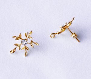 10 pcs Rhinestone Snowflake Earstuds Clear Crystal with Loop Gold Plated EF021