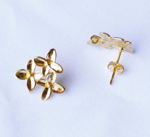 10 pcs Cherry Blossom Earstuds with Loop Gold Plated EF024