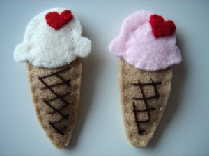 ICE CREAM HAIR CLIP - Vanilla flavour