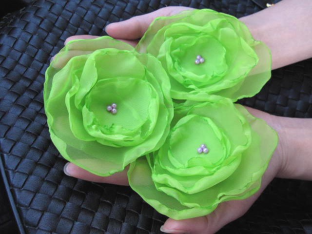 3 X BEAUTIFUL HANDMADE BLOSSOMS - Lime green