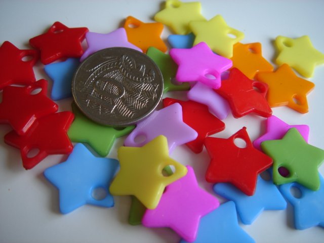 115 X ASSORTED COLOURS STAR CHARMS / JEWELRY