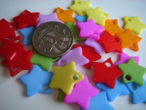 115 X ASSORTED COLOURS STAR CHARMS / JEWELRY