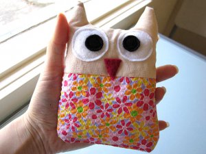 HANDMADE PLUSH OWL - BERRY