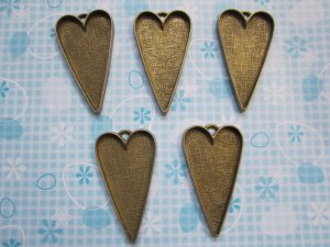 5 x BRONZE LOVE HEART PHOTO FRAME PENDANT