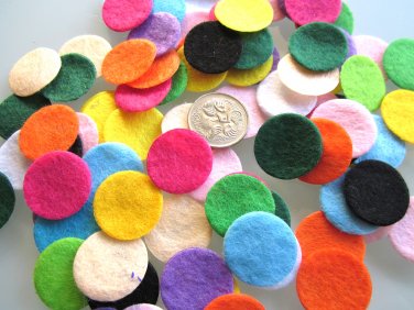 100 X MIXED COLOURS FELT CIRCLES - 2cm