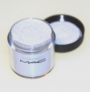 MAC Pigment in Lark About