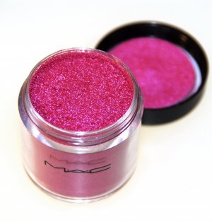 MAC Pigment in Fuchsia