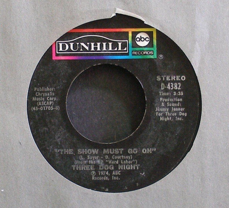 THREE DOG NIGHTThe Show Must Go onABC Dunhill 4382 (Classic Rock) VG+ 45