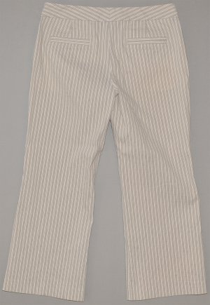 EXPRESS Women's beige stretch flat front striped ribbed editor fit capri&acirc;��s 4 reg