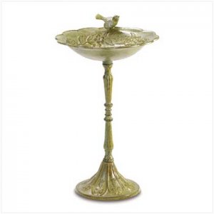 ANTIQUE IRON BIRD BATH