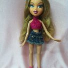 Bratz Girlz Doll  BEAUTIFUL RARE Retired Step Out Yasmin GORGEOUS EYESHADOW!