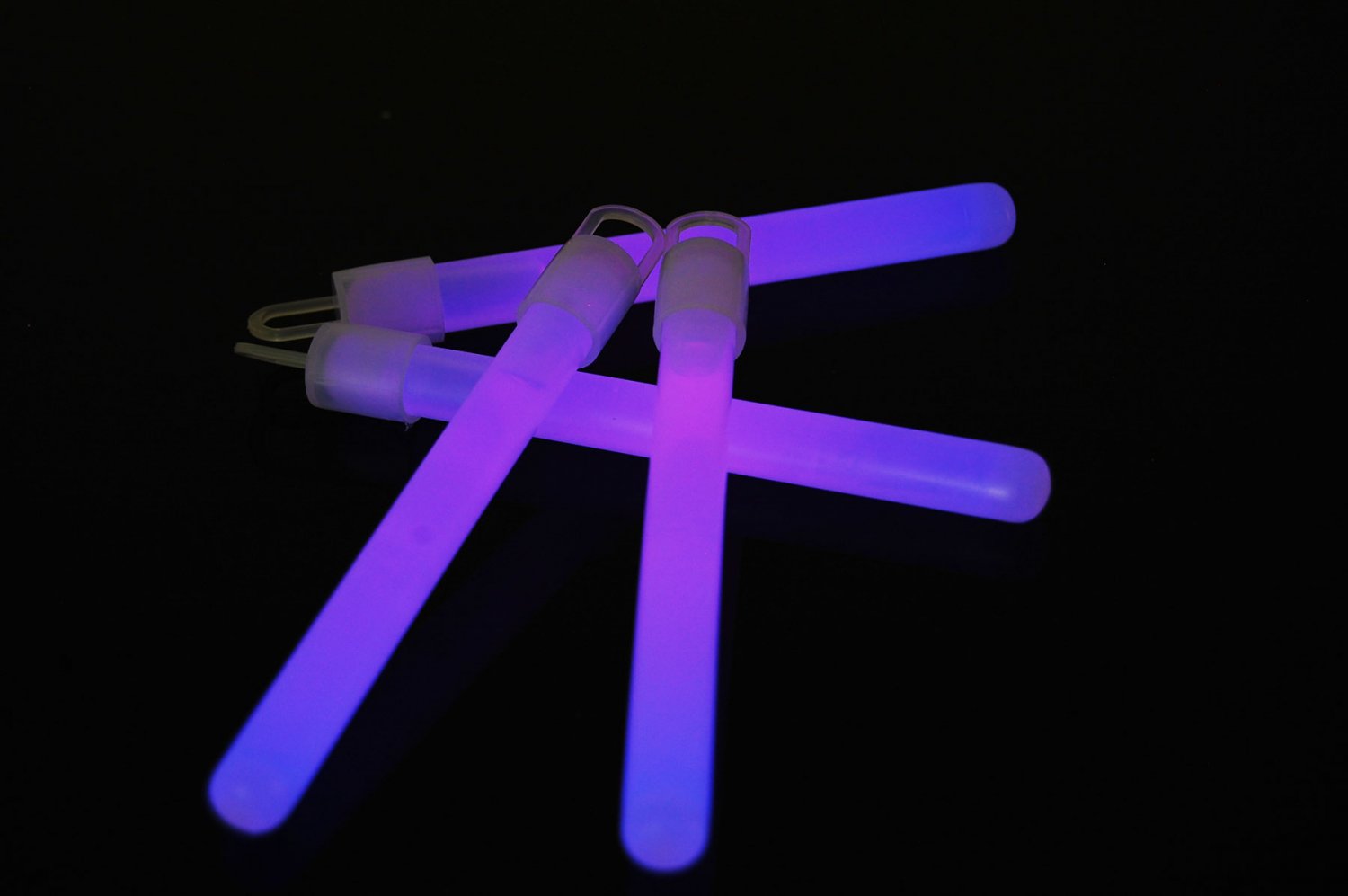 4 Inch Premium Purple Glow Sticks With Lanyards 25 Count 3465