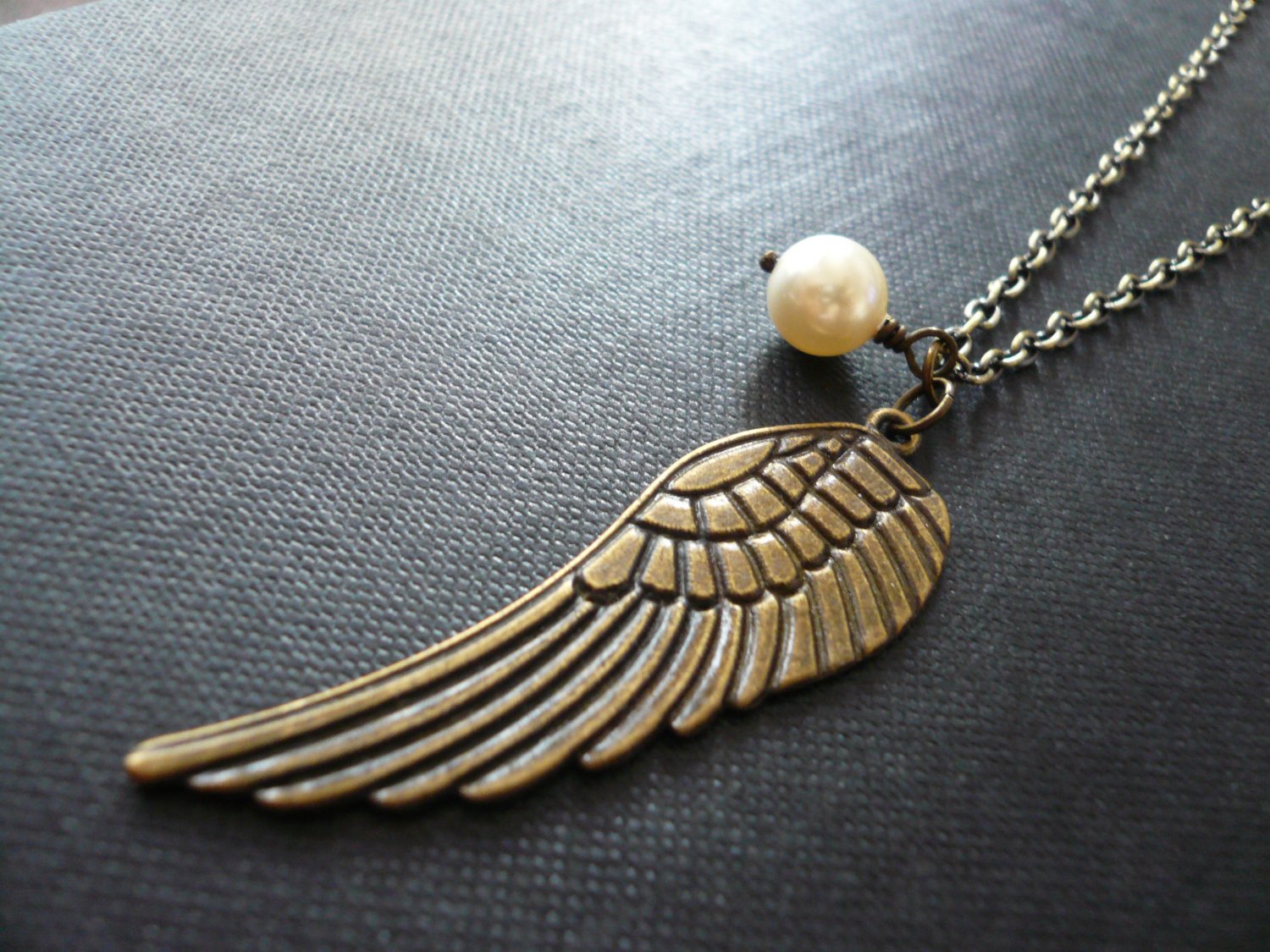 Angel Wing Cream Pearl Necklace