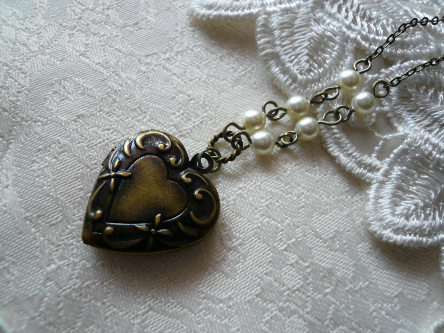 CHERISH Pearl & Floral Heart Locket Necklace