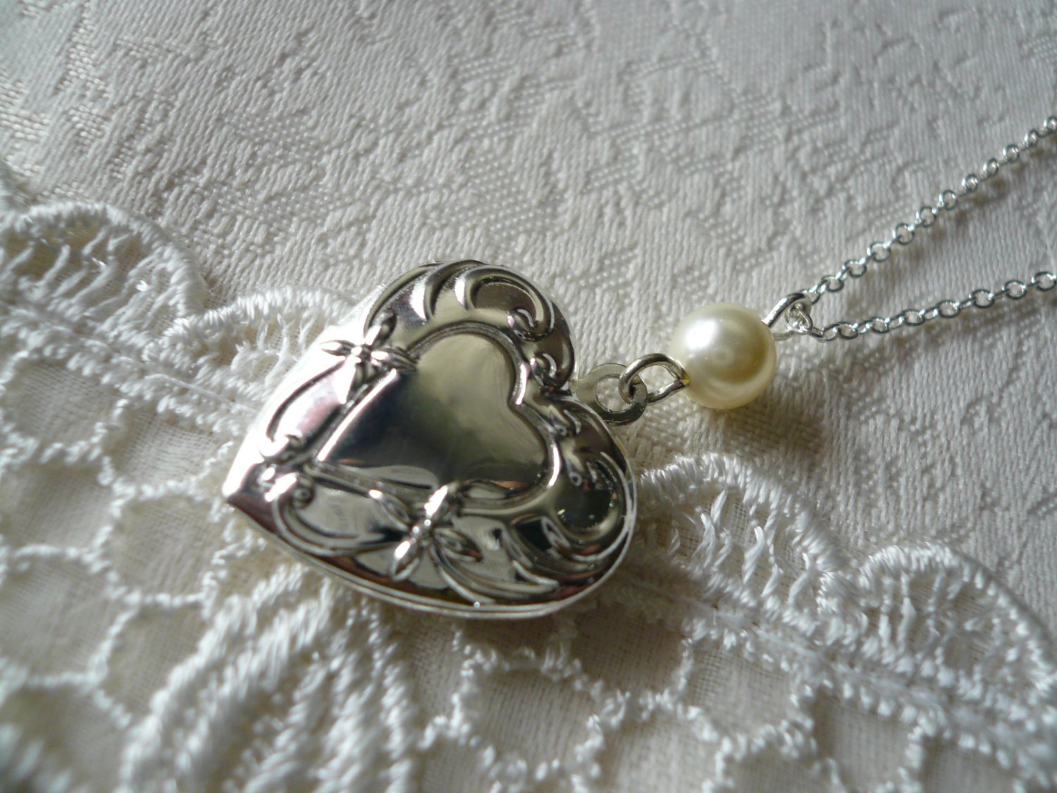 SINCERITY Cream White Pearl Floral Heart Locket Necklace