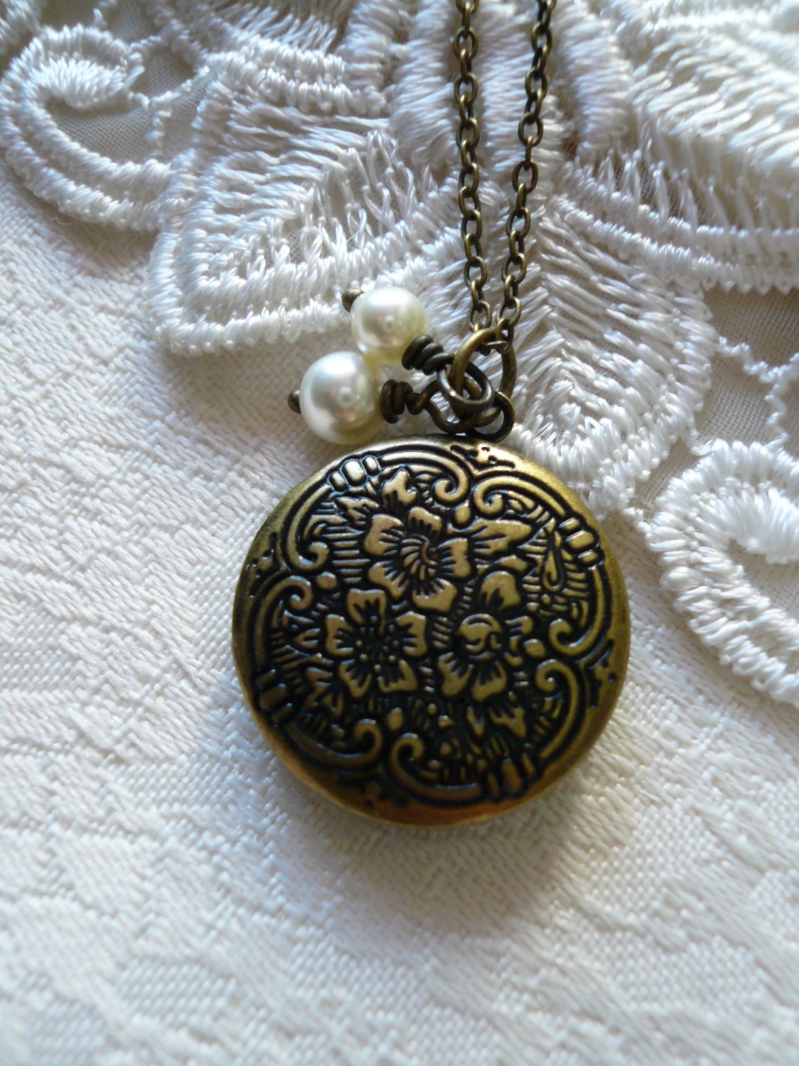 BLISS Small Round Flower Locket Necklace