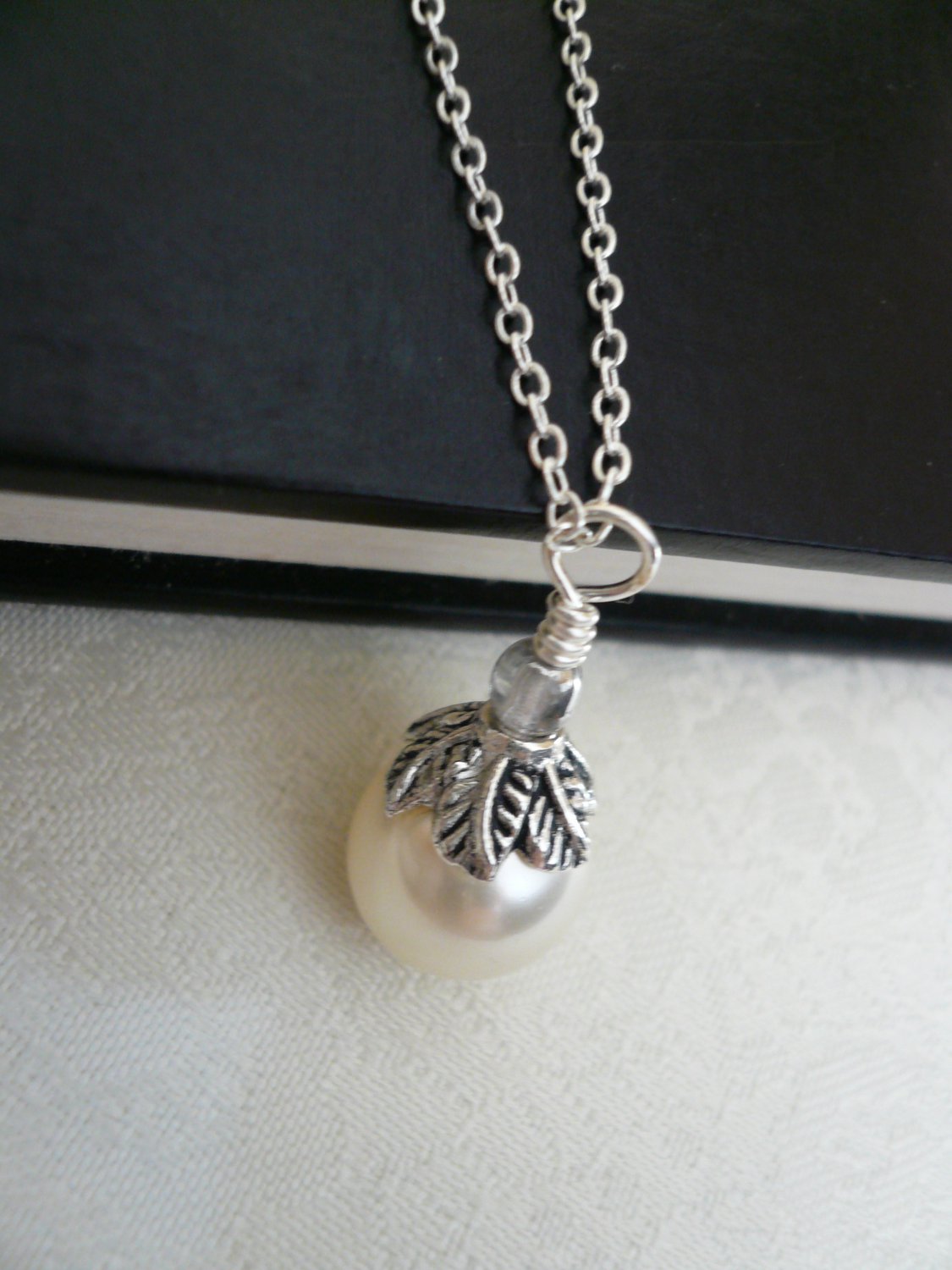 Silver Leaf Cream Pearl Necklace