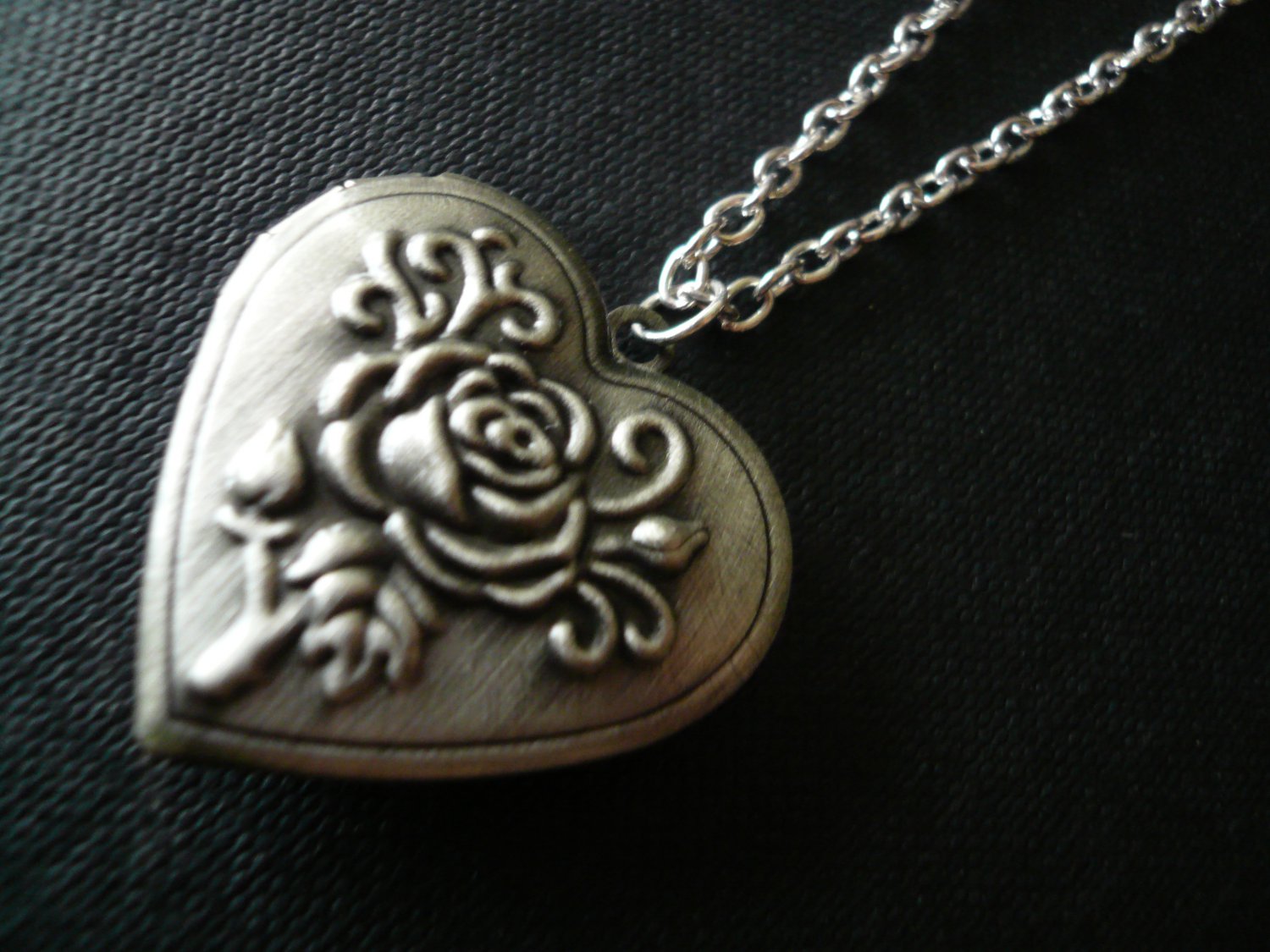 ROSES Floral Heart Locket Necklace