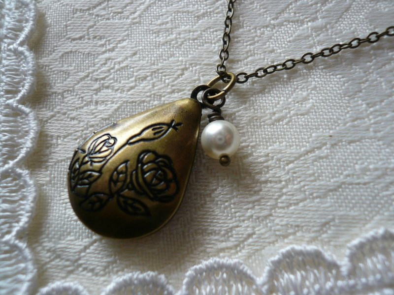 ROSEBUD Floral Teardrop Locket Necklace